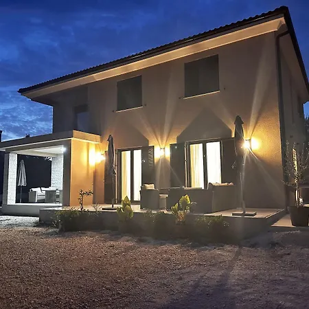 Appartamento Traumhaftes In Nur 500 Meter Zum Mit Bbq-bereich, Parkplatz *