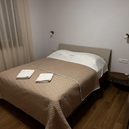 Apartment Traumhaftes In Nur 500 Meter Zum Mit Bbq-bereich, Parkplatz Rovinj