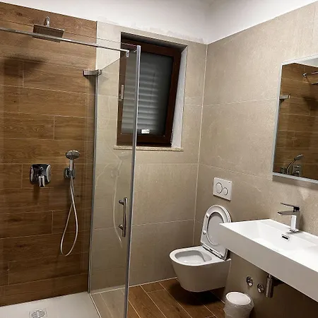Apartment Traumhaftes In Nur 500 Meter Zum Mit Bbq-bereich, Parkplatz Rovinj