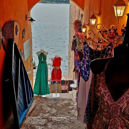 Traumhaftes In Nur 500 Meter Zum Mit Bbq-bereich, Parkplatz Rovinj